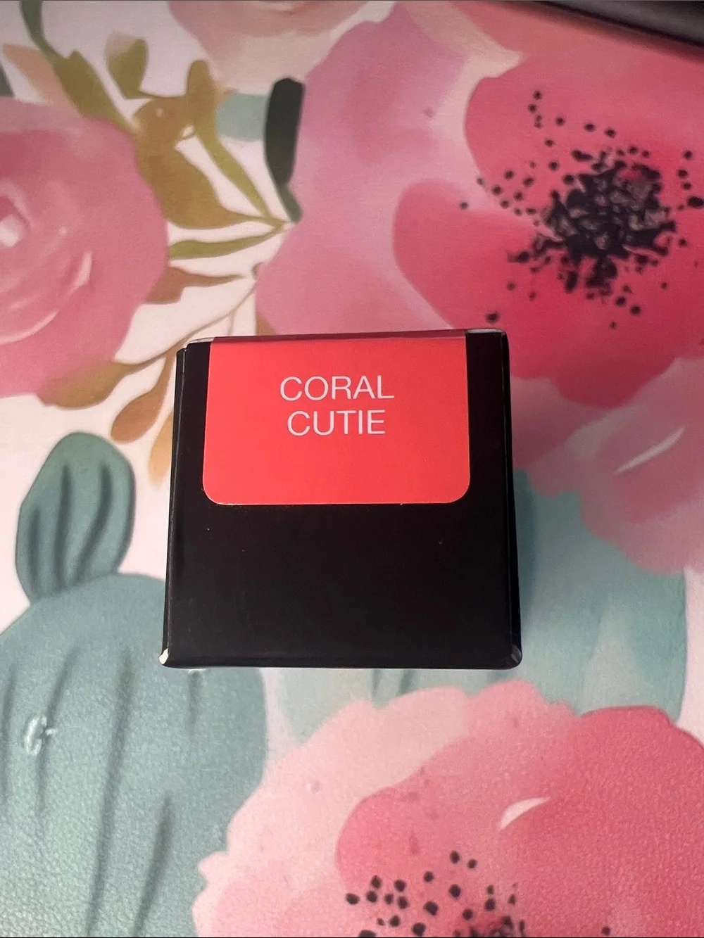 NIB✅HUDA BEAUTY Coral Cutie Sealed